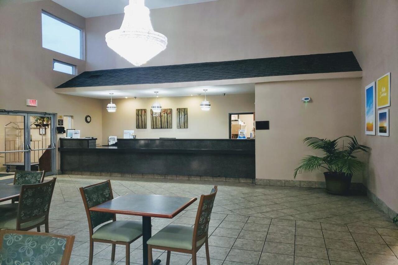 Days Inn & Suites By Wyndham Of Morris Екстериор снимка