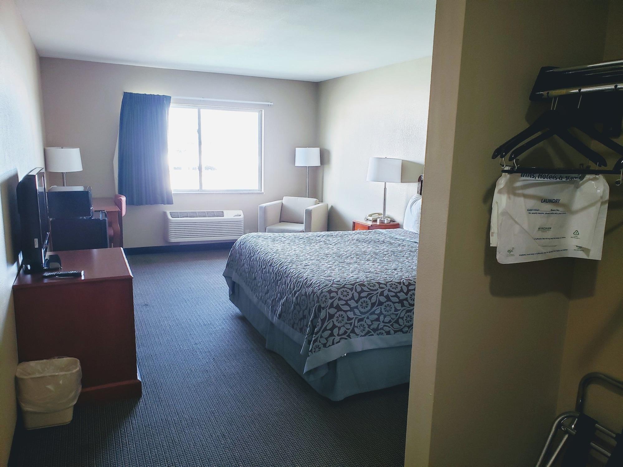 Days Inn & Suites By Wyndham Of Morris Екстериор снимка