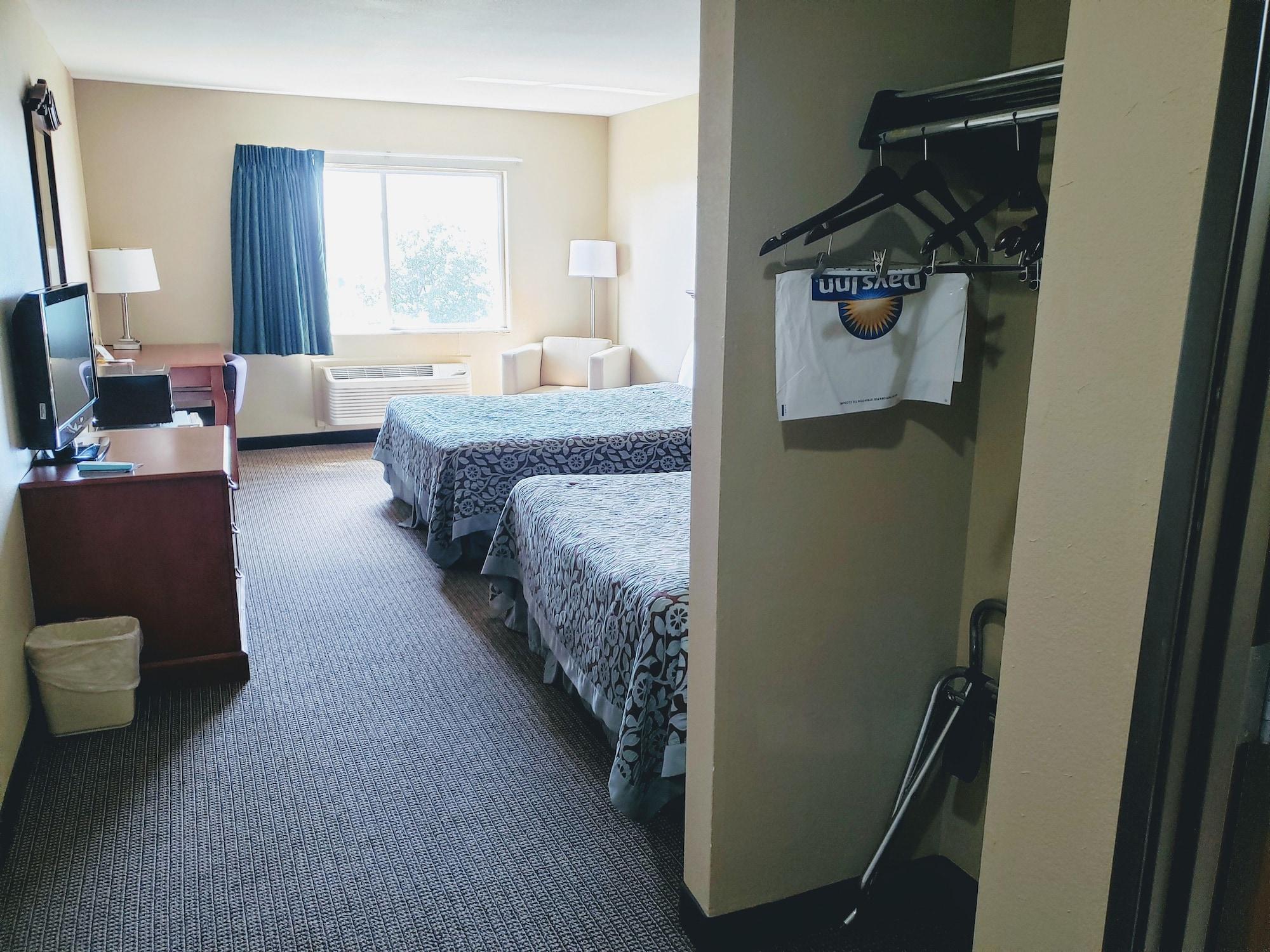 Days Inn & Suites By Wyndham Of Morris Екстериор снимка