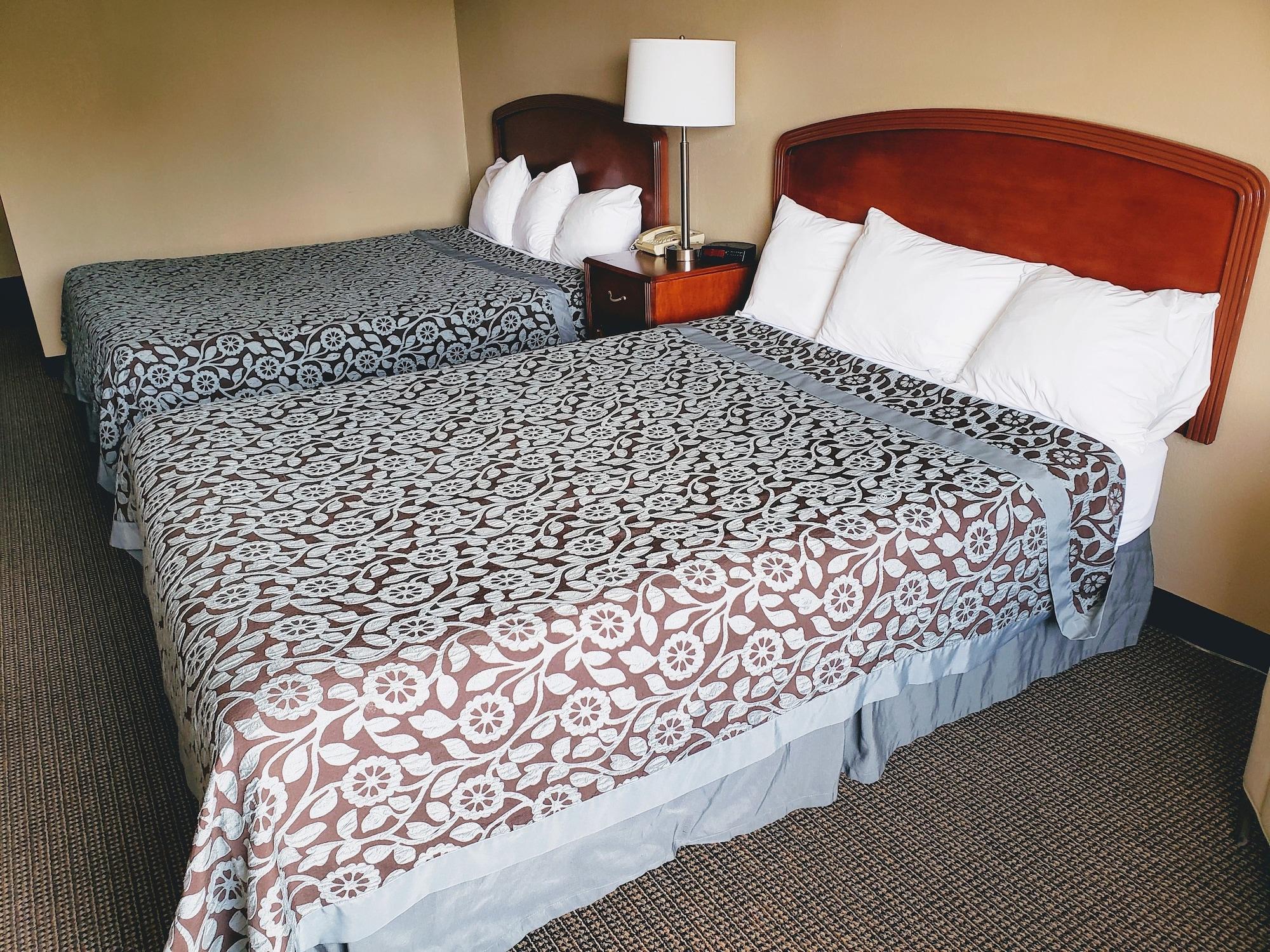 Days Inn & Suites By Wyndham Of Morris Екстериор снимка
