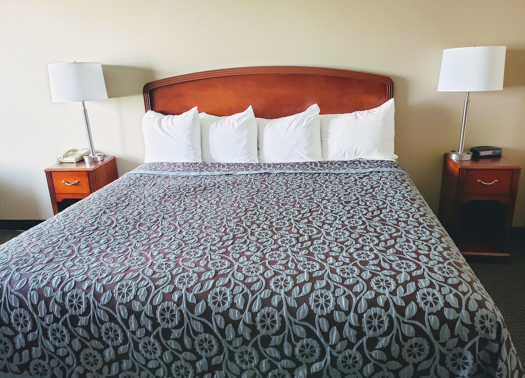 Days Inn & Suites By Wyndham Of Morris Екстериор снимка