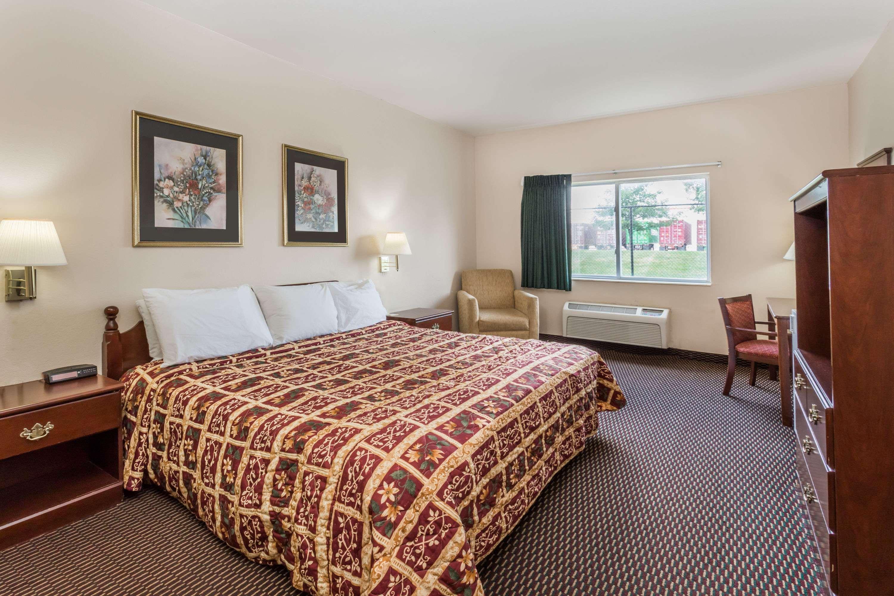 Days Inn & Suites By Wyndham Of Morris Екстериор снимка
