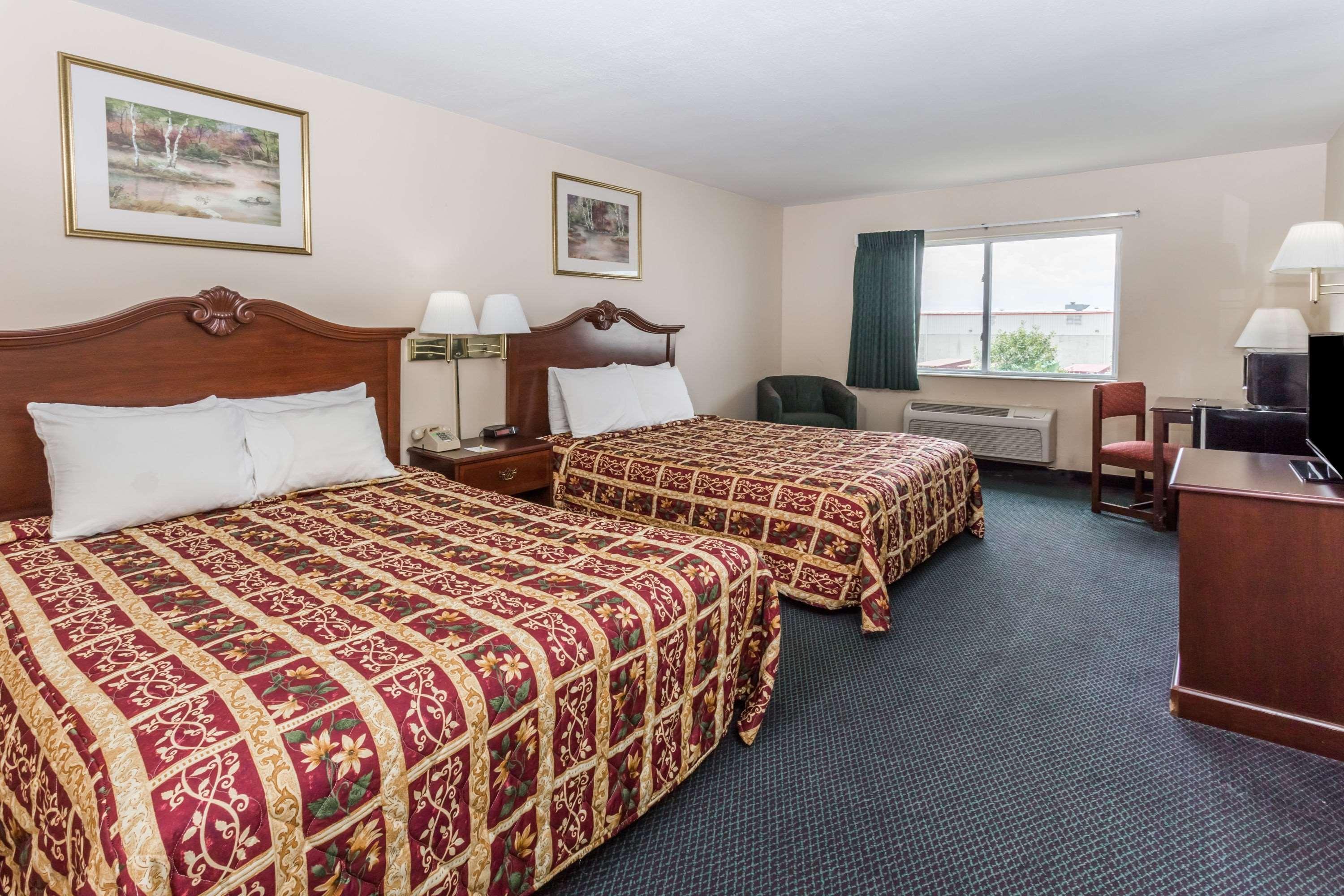 Days Inn & Suites By Wyndham Of Morris Екстериор снимка