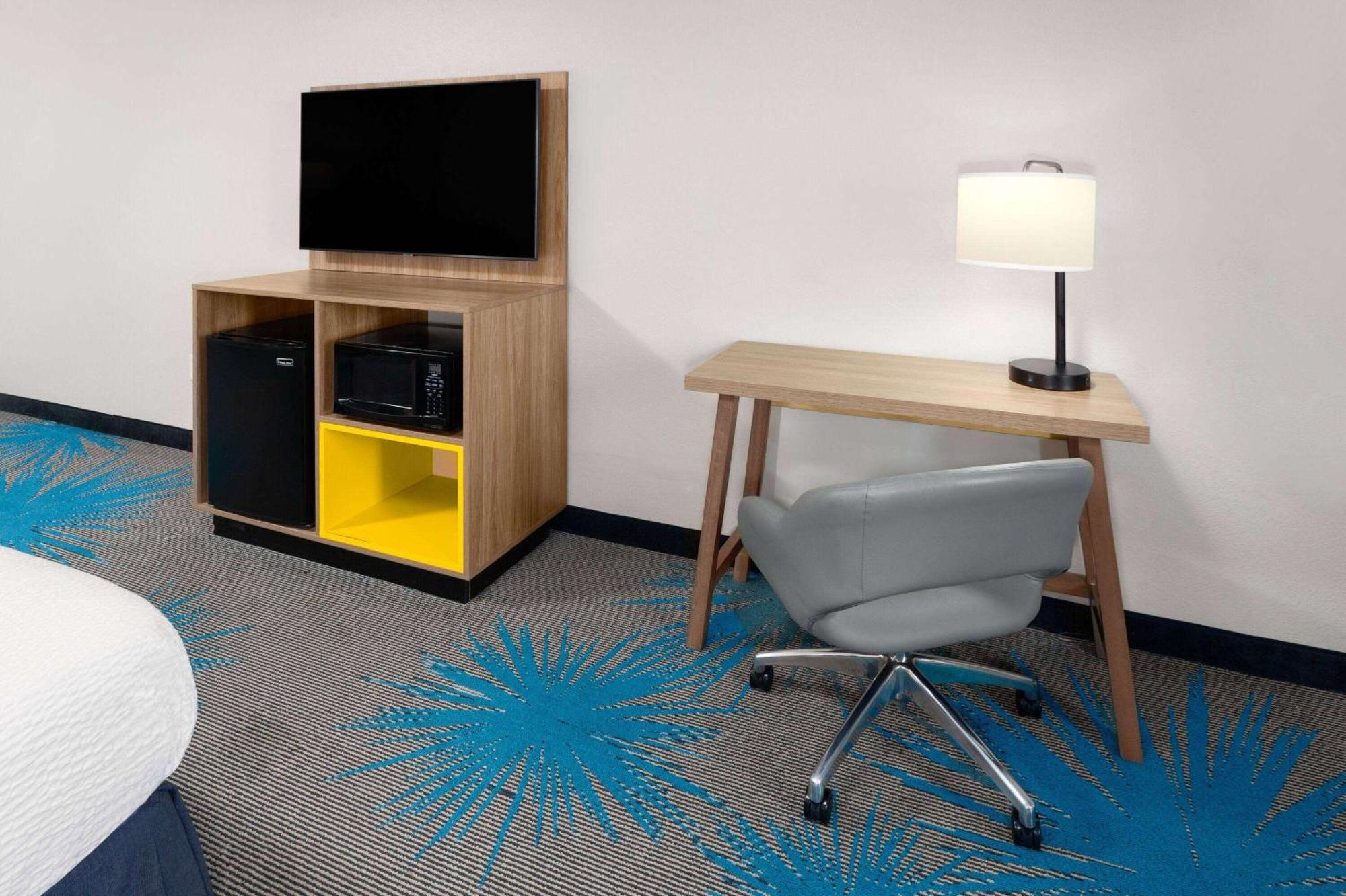 Days Inn & Suites By Wyndham Of Morris Екстериор снимка