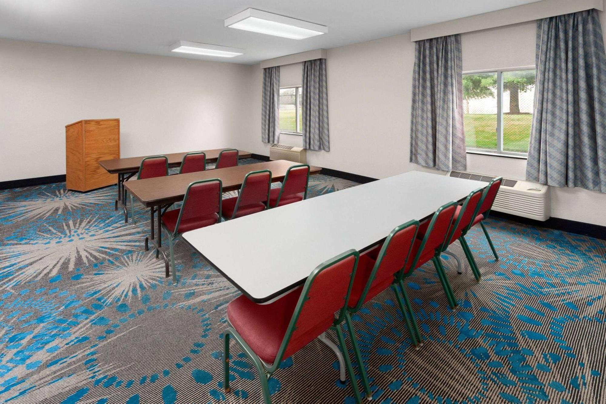 Days Inn & Suites By Wyndham Of Morris Екстериор снимка