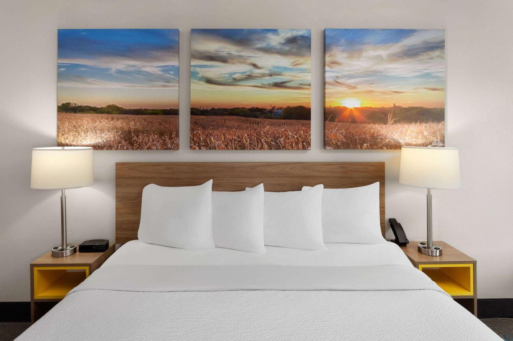 Days Inn & Suites By Wyndham Of Morris Екстериор снимка