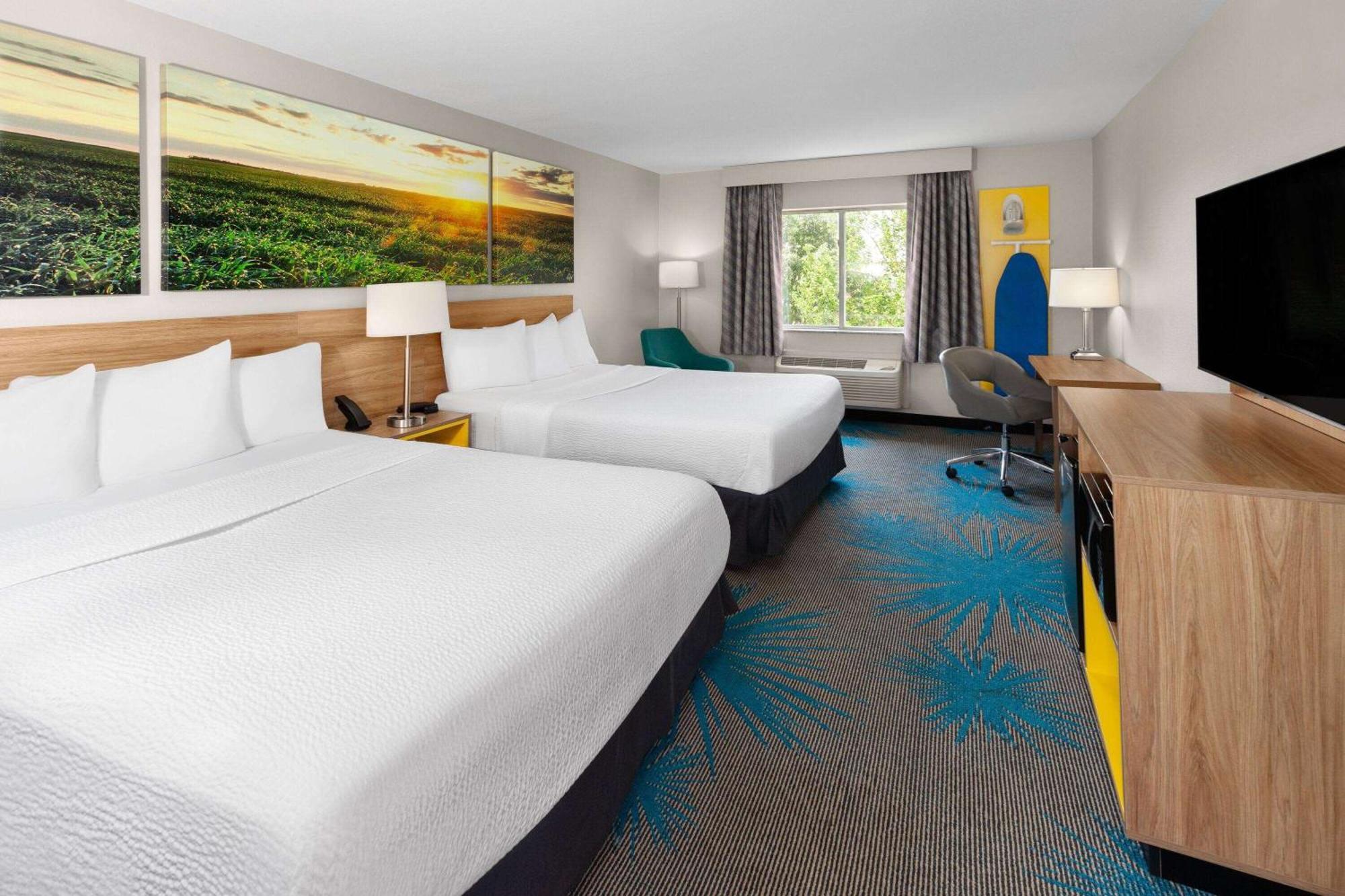 Days Inn & Suites By Wyndham Of Morris Екстериор снимка