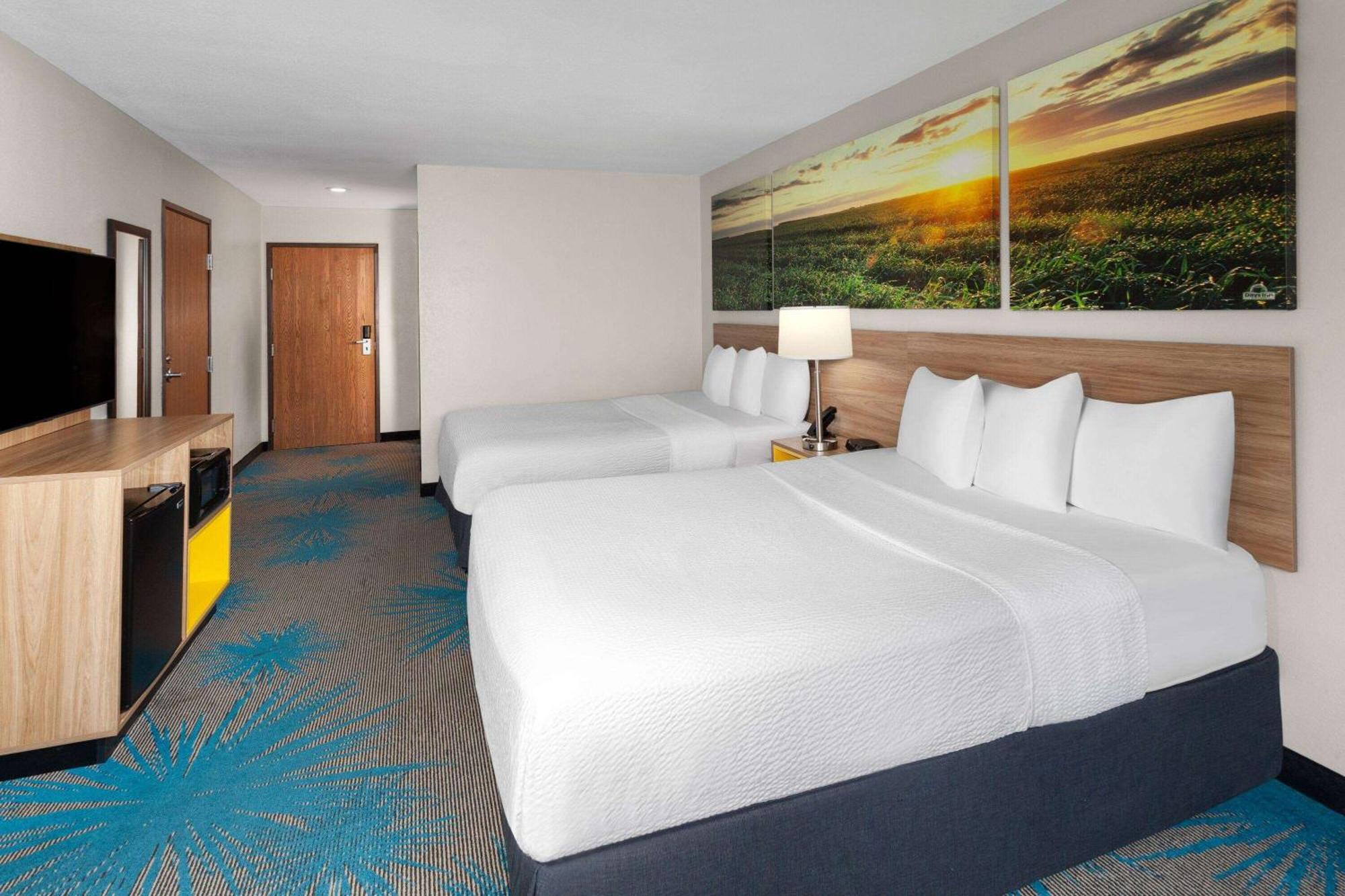 Days Inn & Suites By Wyndham Of Morris Екстериор снимка