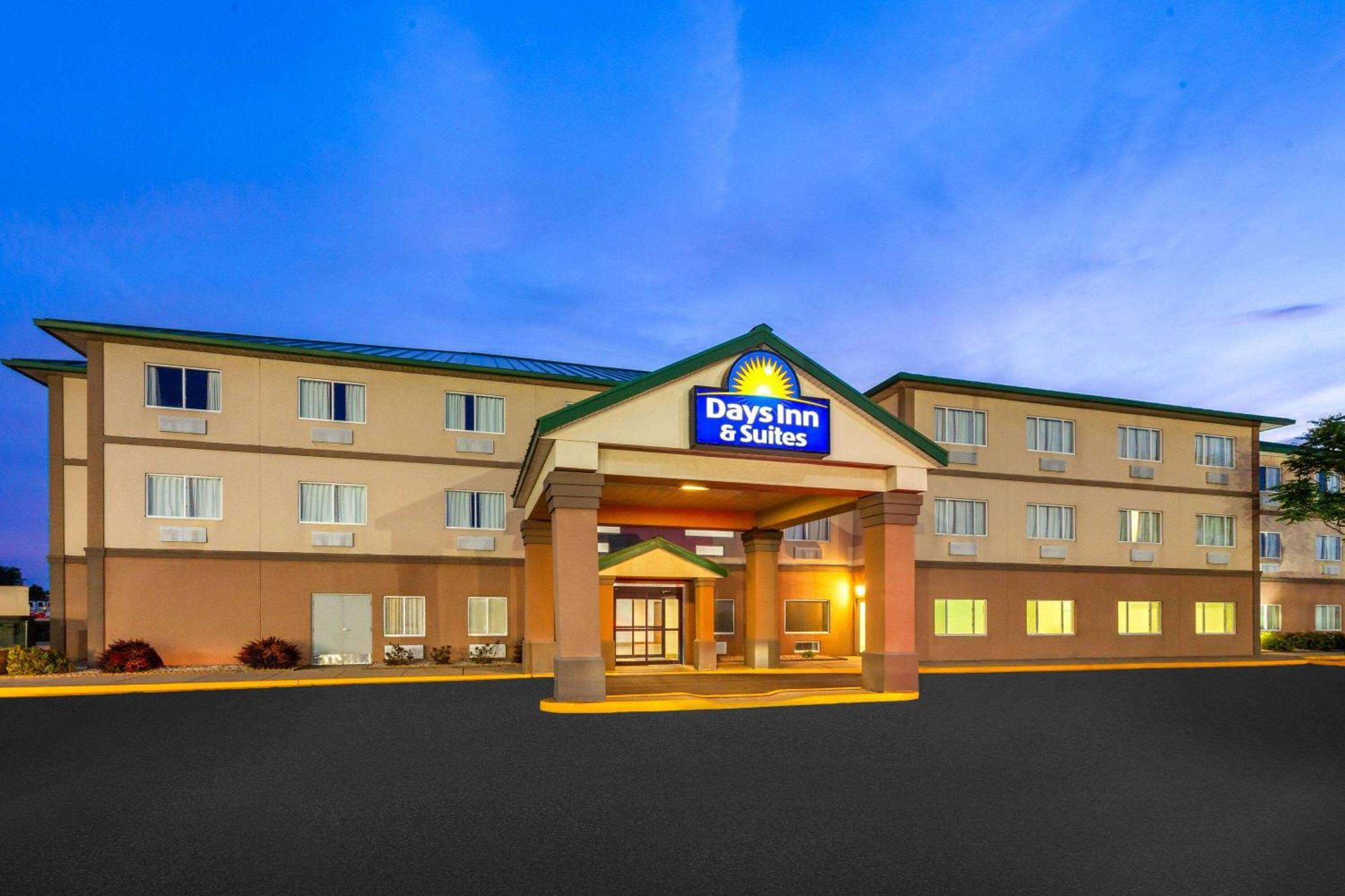 Days Inn & Suites By Wyndham Of Morris Екстериор снимка