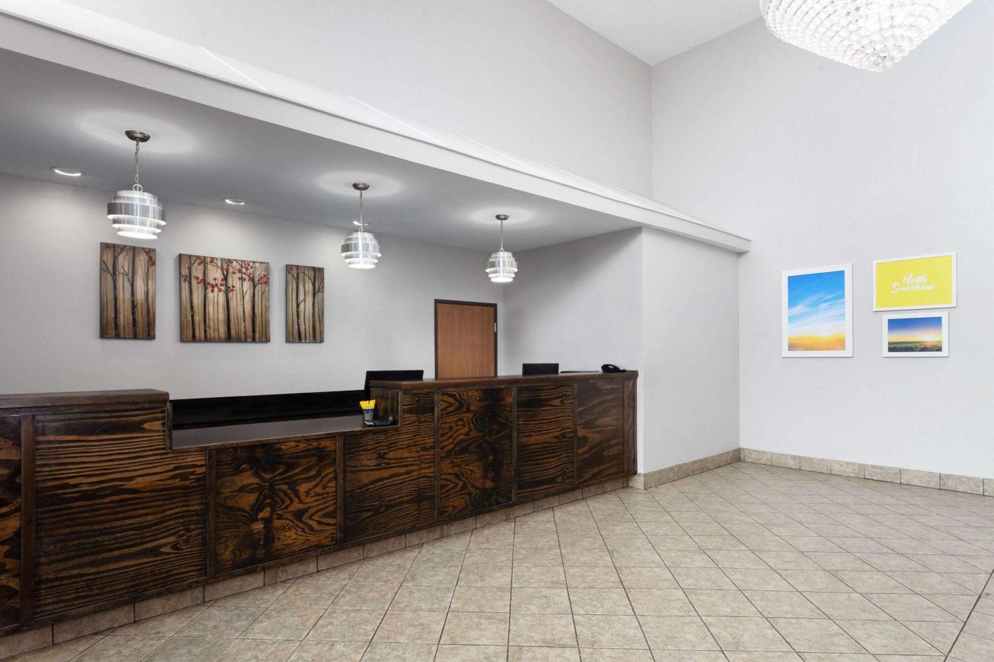 Days Inn & Suites By Wyndham Of Morris Екстериор снимка