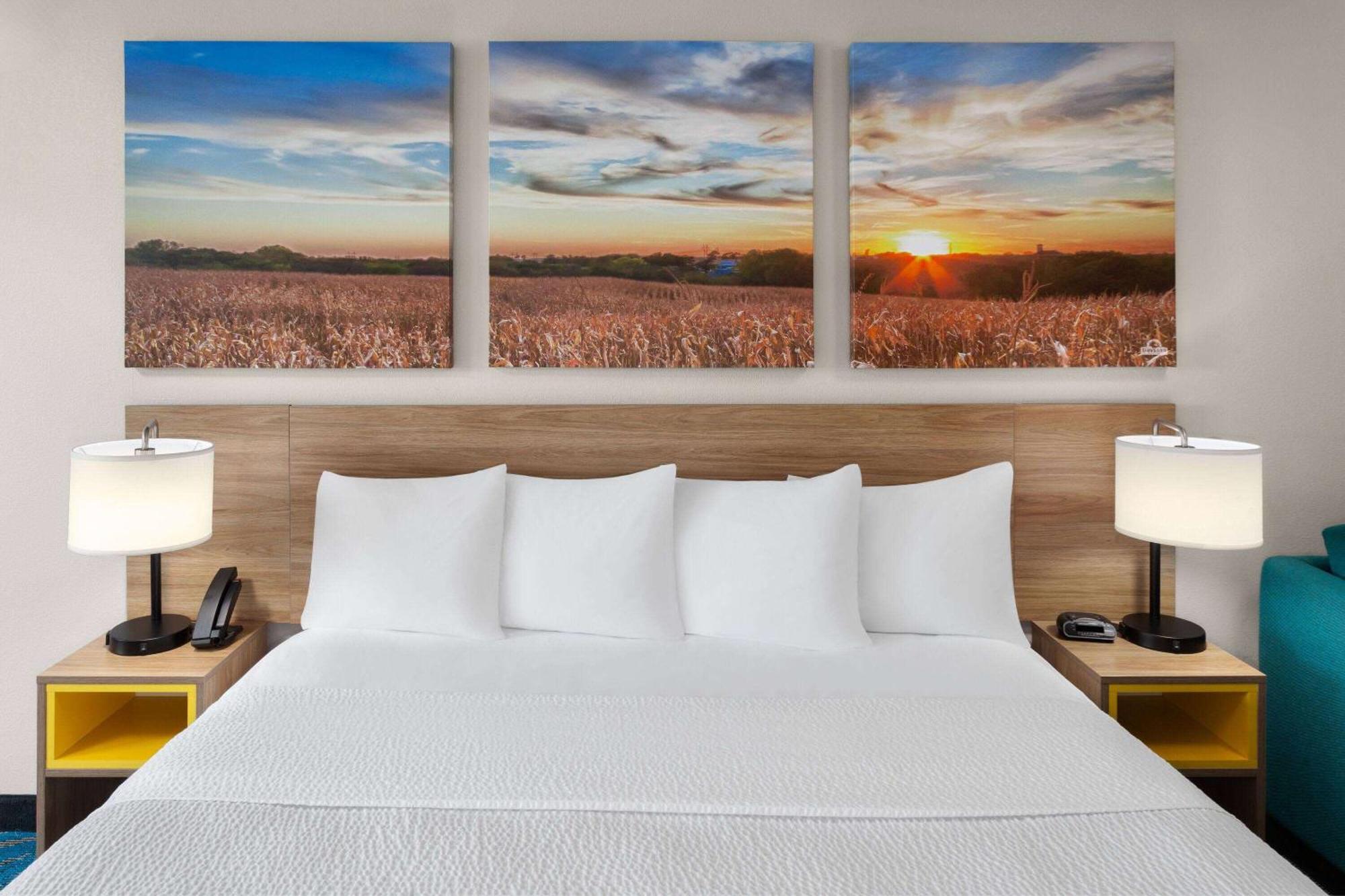 Days Inn & Suites By Wyndham Of Morris Екстериор снимка