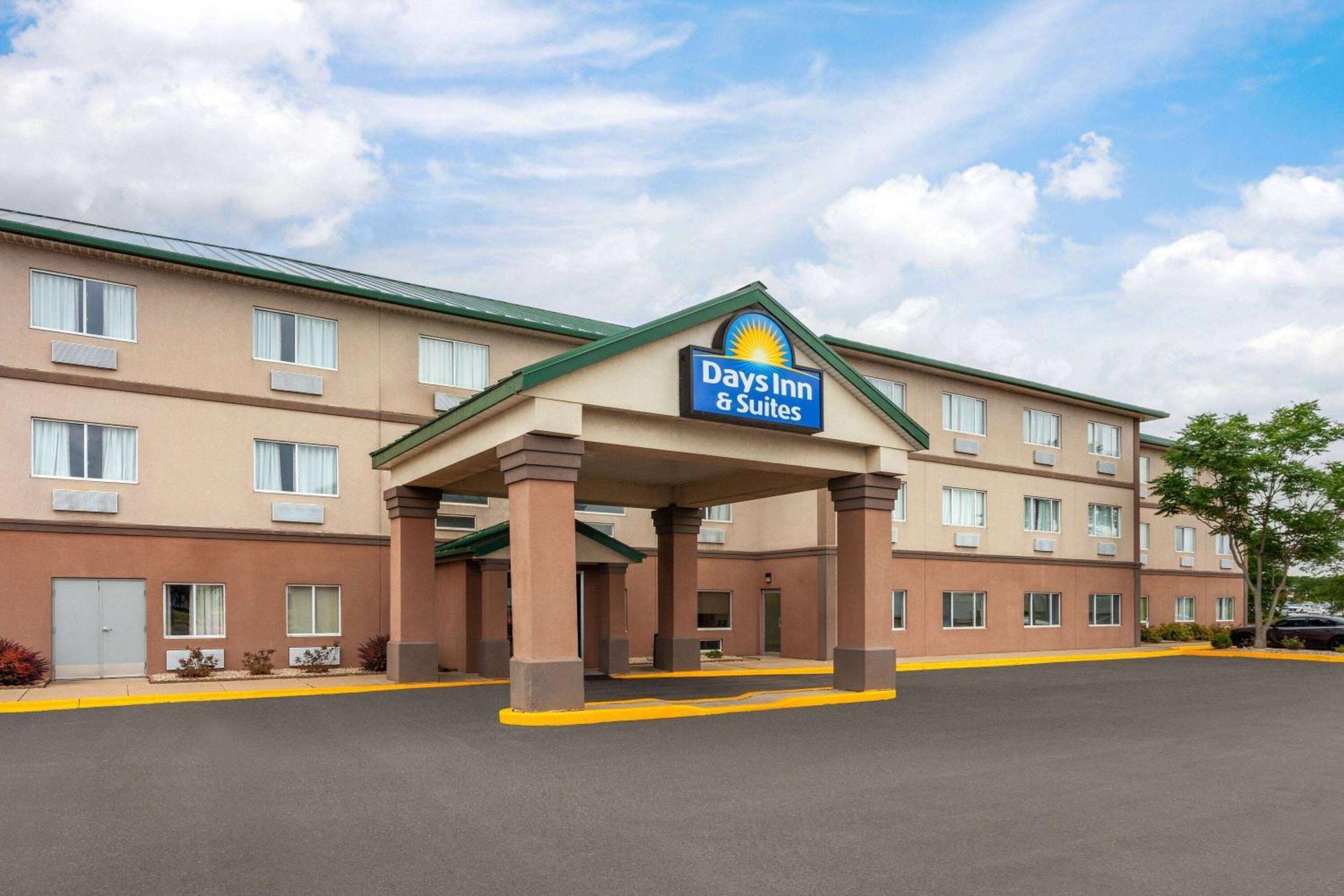 Days Inn & Suites By Wyndham Of Morris Екстериор снимка