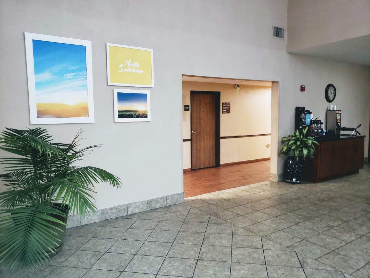 Days Inn & Suites By Wyndham Of Morris Екстериор снимка