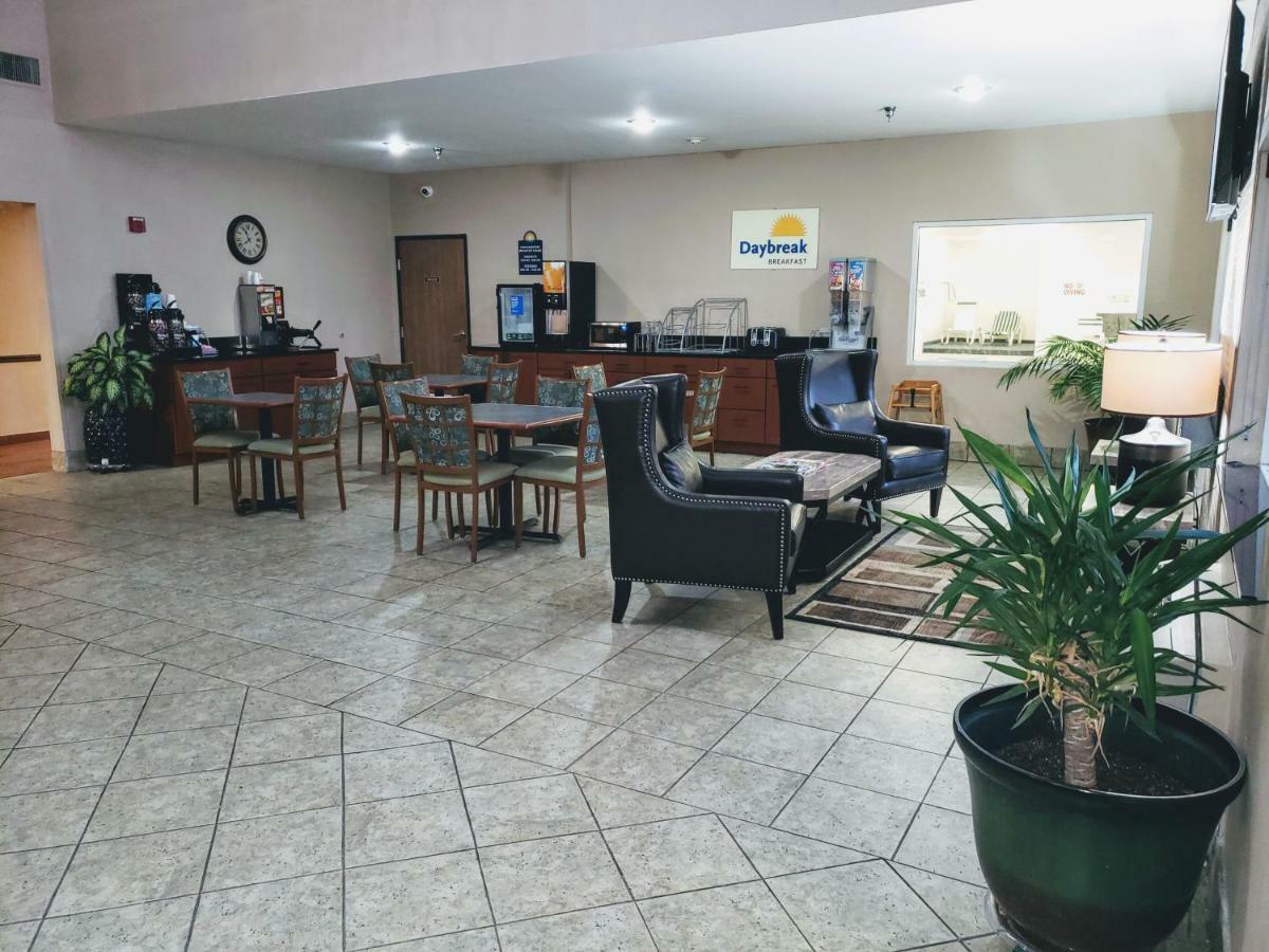 Days Inn & Suites By Wyndham Of Morris Екстериор снимка