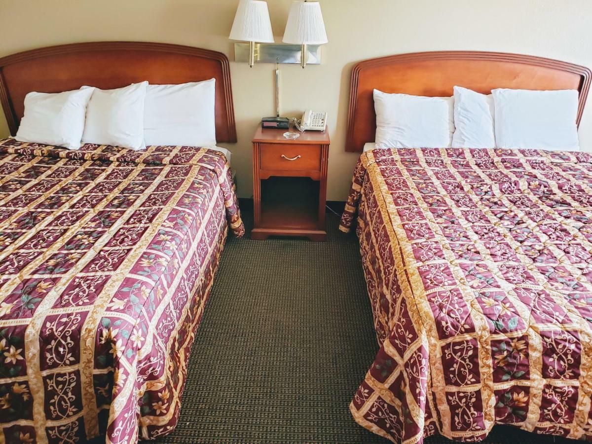 Days Inn & Suites By Wyndham Of Morris Екстериор снимка
